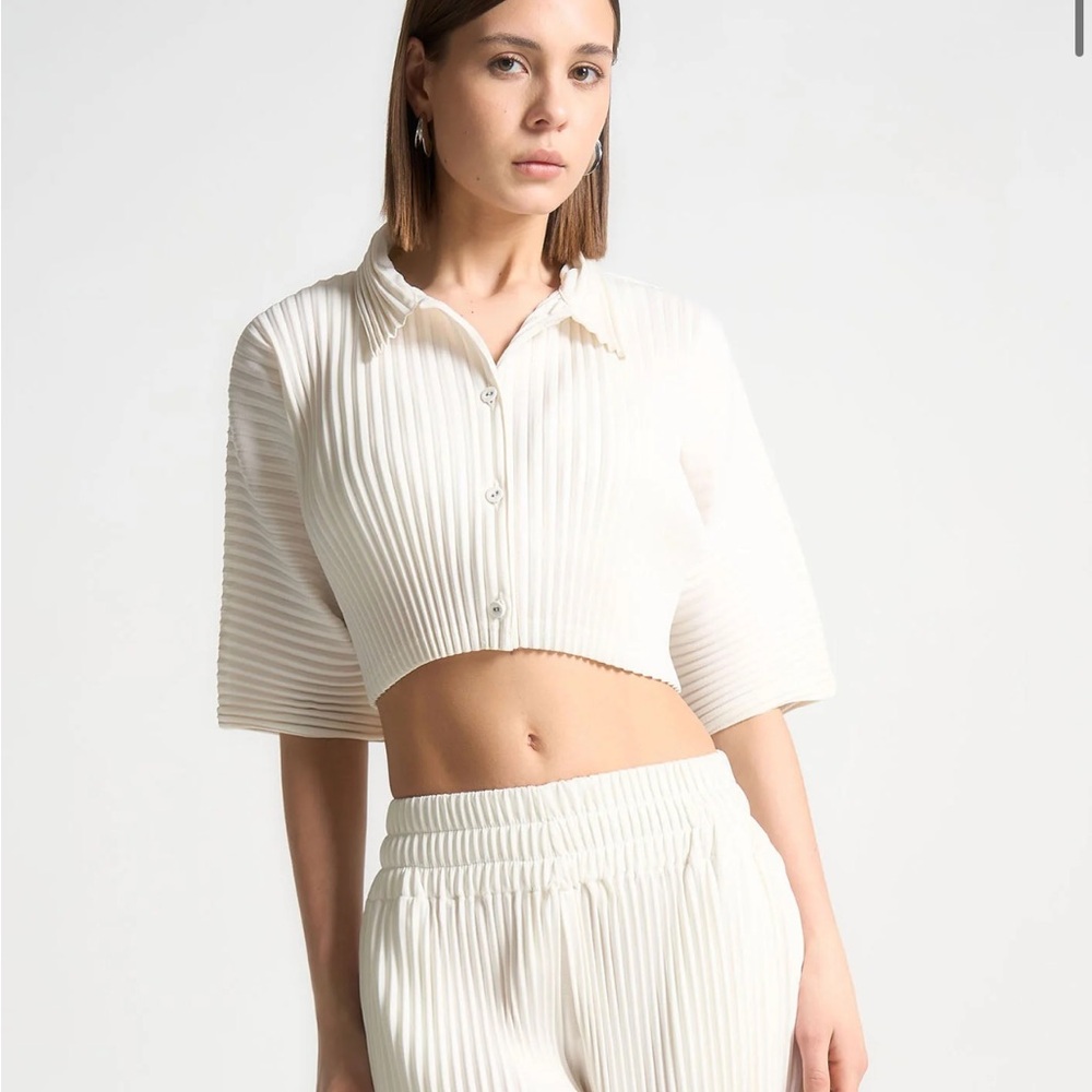 🚫 SOLD 🚫 Chic White Ribbed Two-Piece Set - Picture 6 of 9